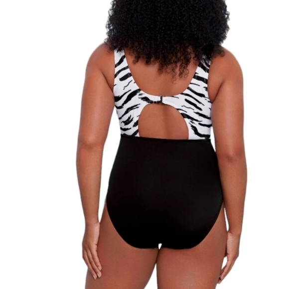 Slimming Control Tie-Front Cut Out One Piece Swimsuit | Beach Betty | Large - Picture 3 of 15